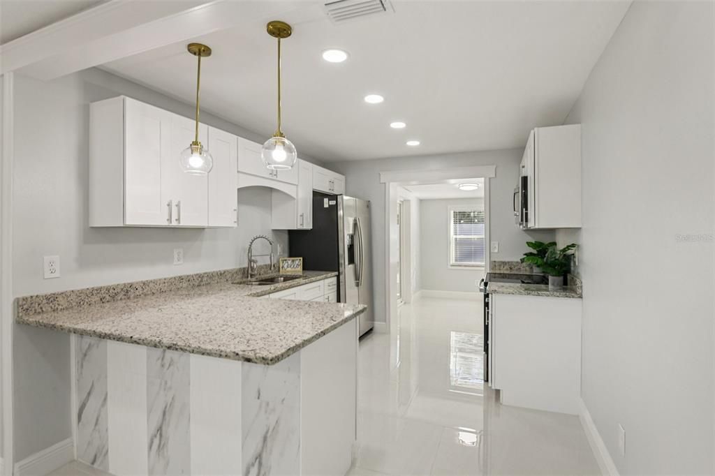 合同活跃: $325,000 (3 贝兹, 2 浴室, 1090 平方英尺)