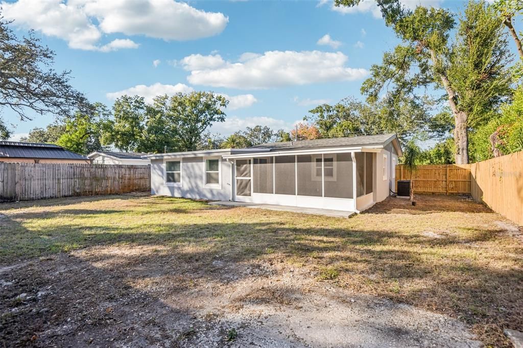 合同活跃: $325,000 (3 贝兹, 2 浴室, 1090 平方英尺)