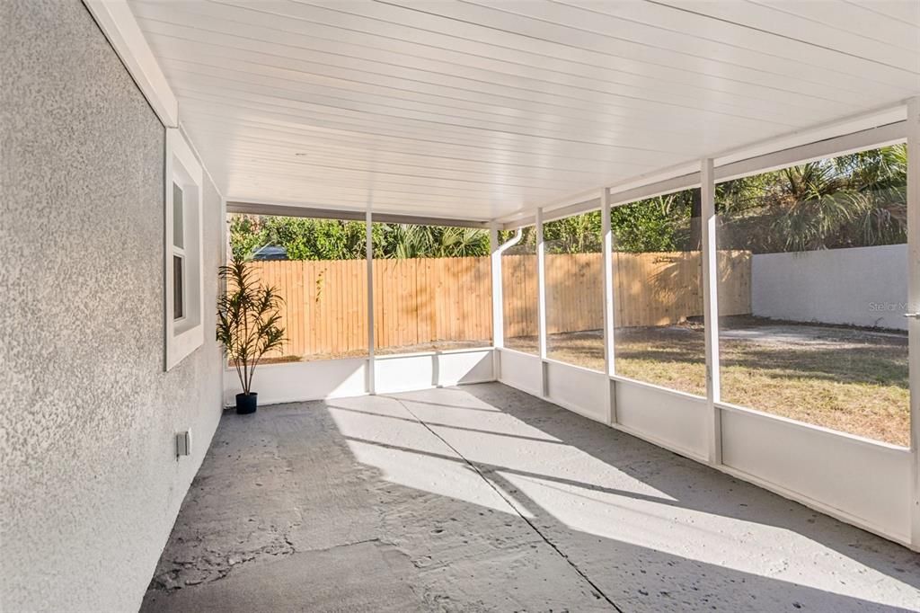 合同活跃: $325,000 (3 贝兹, 2 浴室, 1090 平方英尺)