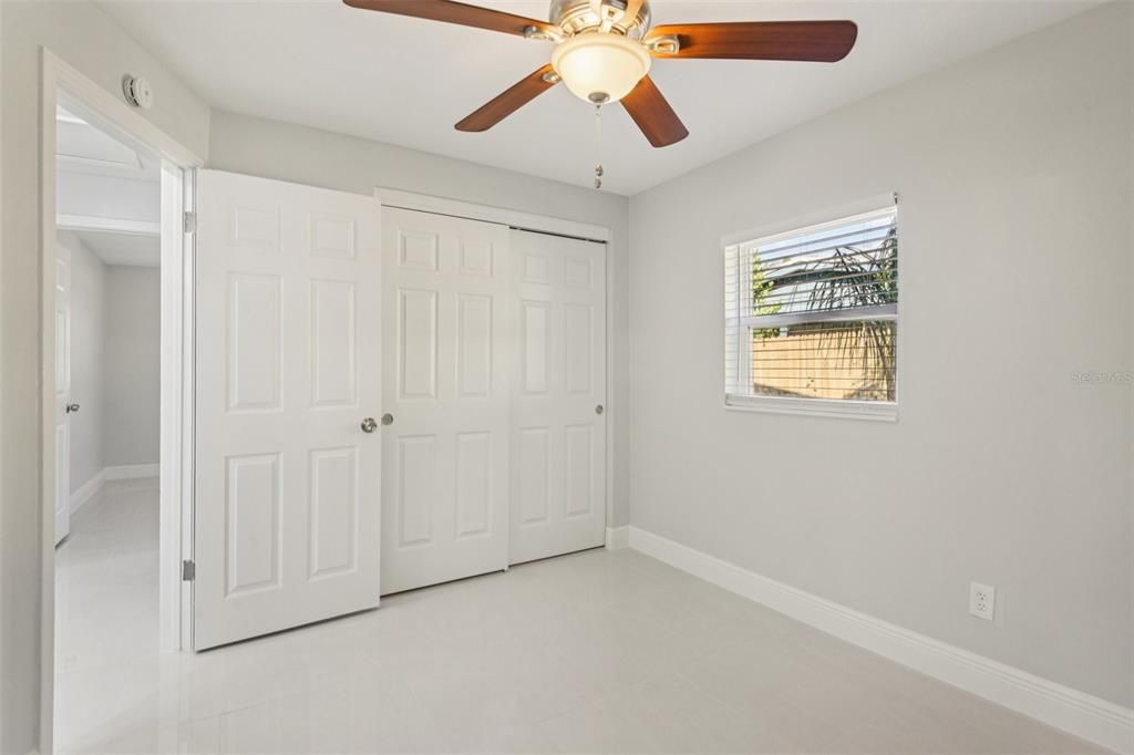 合同活跃: $325,000 (3 贝兹, 2 浴室, 1090 平方英尺)