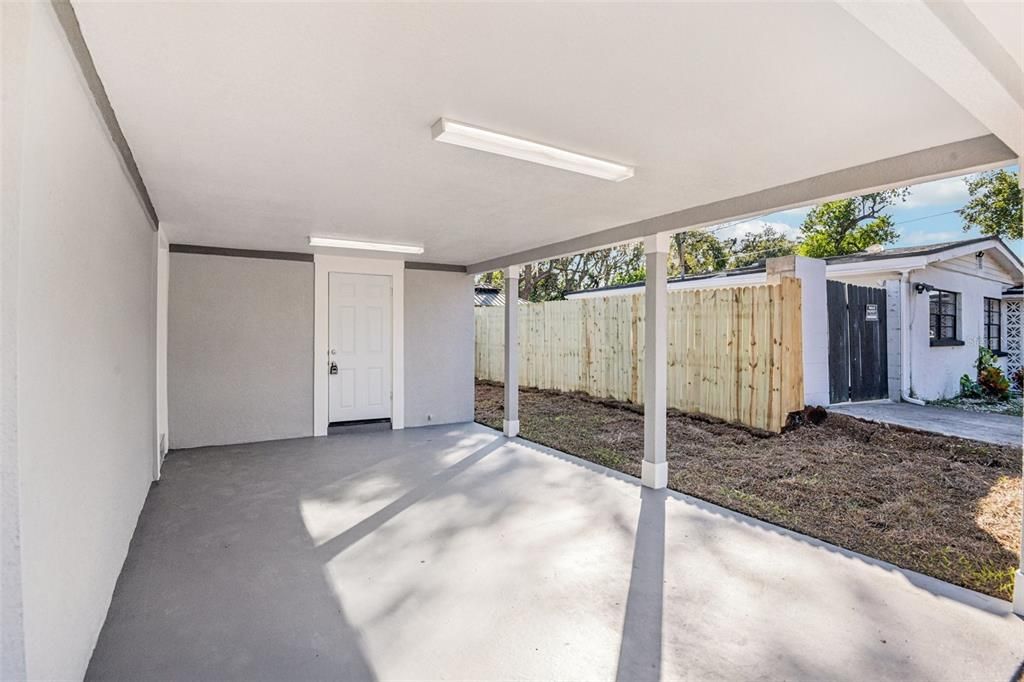 合同活跃: $325,000 (3 贝兹, 2 浴室, 1090 平方英尺)