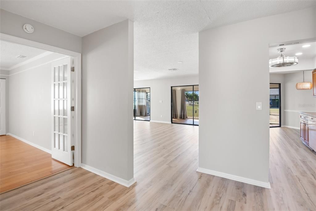 合同活跃: $249,900 (2 贝兹, 2 浴室, 1857 平方英尺)