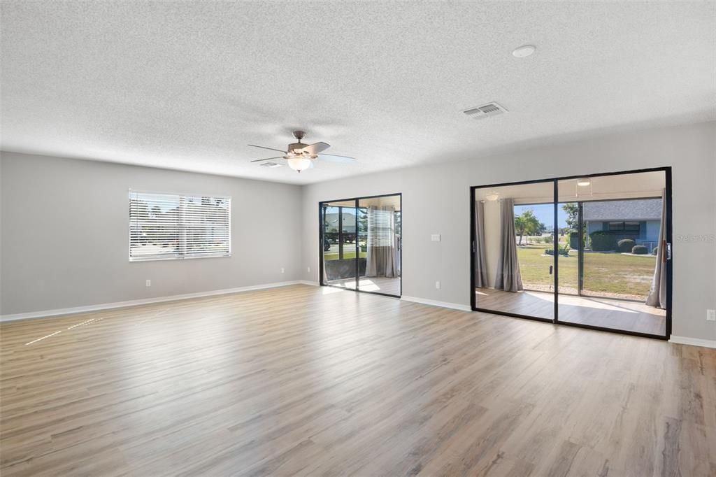 合同活跃: $249,900 (2 贝兹, 2 浴室, 1857 平方英尺)