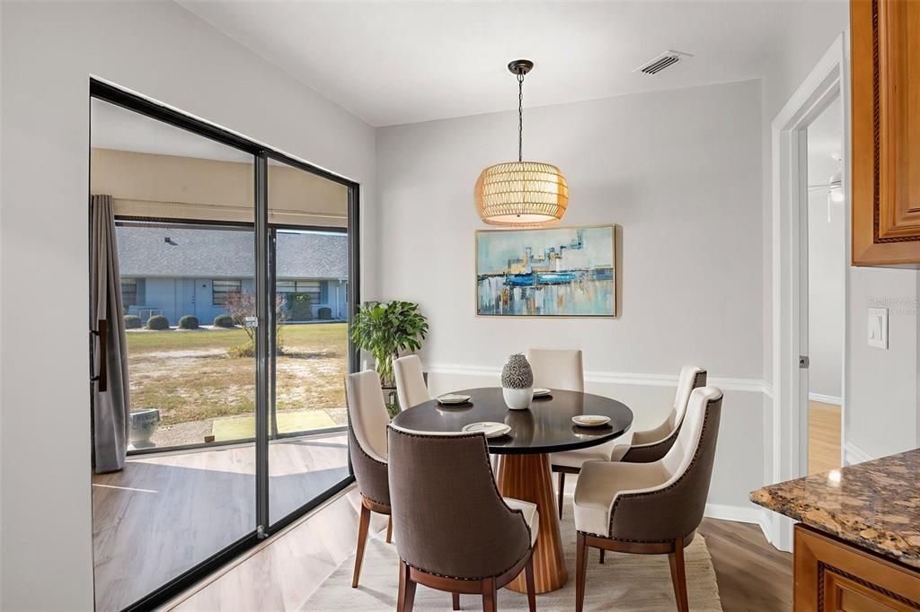 合同活跃: $249,900 (2 贝兹, 2 浴室, 1857 平方英尺)