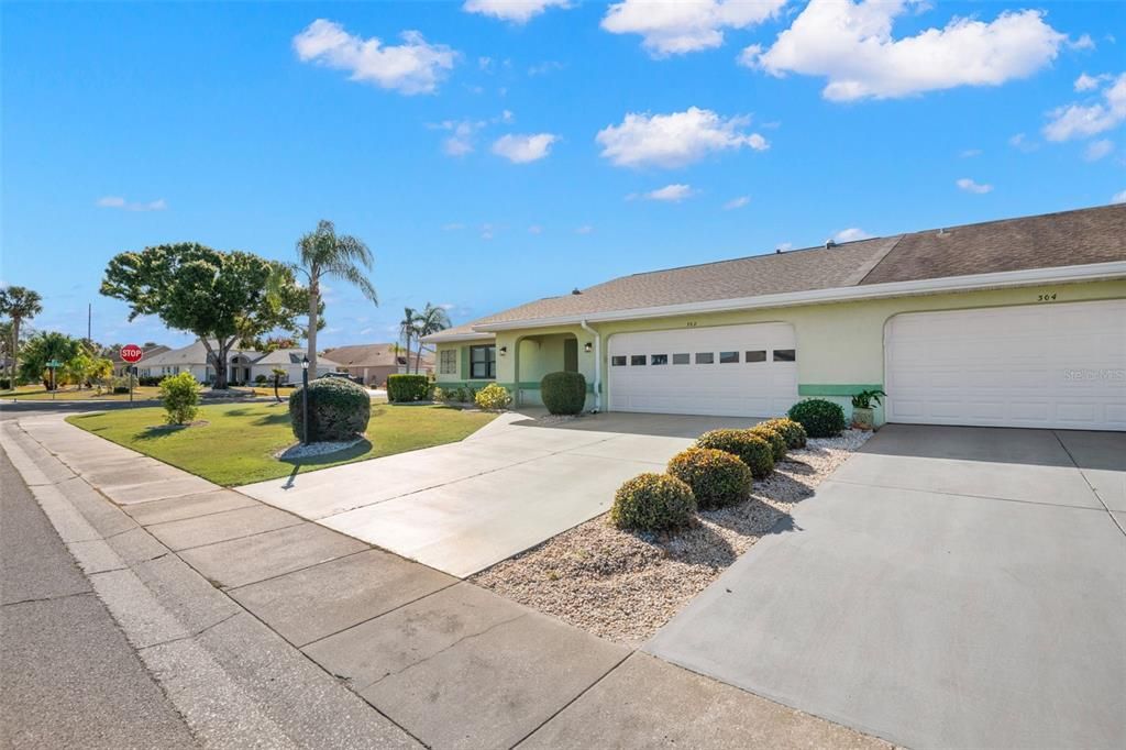 合同活跃: $249,900 (2 贝兹, 2 浴室, 1857 平方英尺)