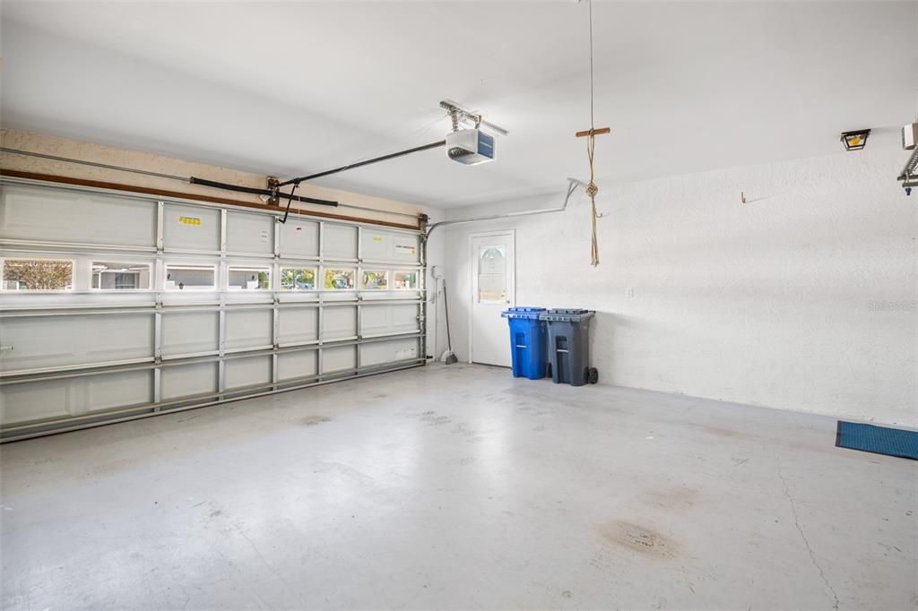 合同活跃: $249,900 (2 贝兹, 2 浴室, 1857 平方英尺)