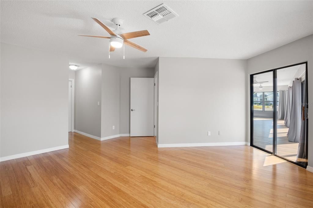 合同活跃: $249,900 (2 贝兹, 2 浴室, 1857 平方英尺)