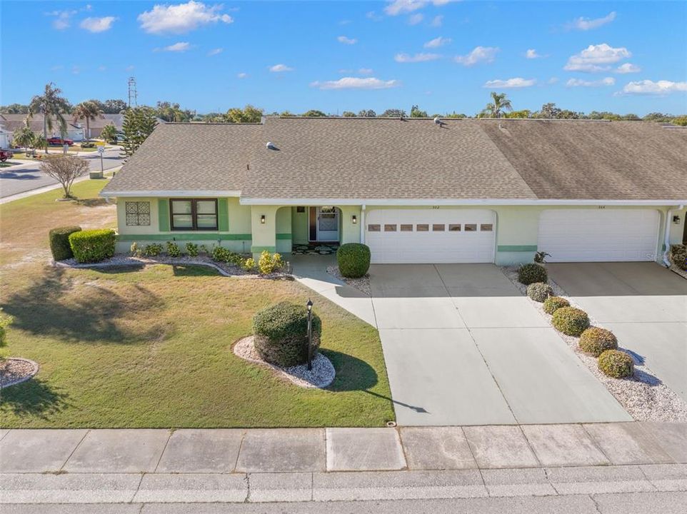 合同活跃: $249,900 (2 贝兹, 2 浴室, 1857 平方英尺)