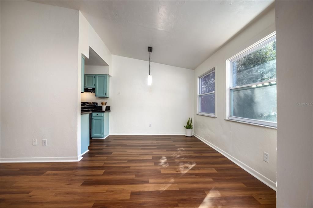 For Sale: $139,950 (2 beds, 1 baths, 788 Square Feet)