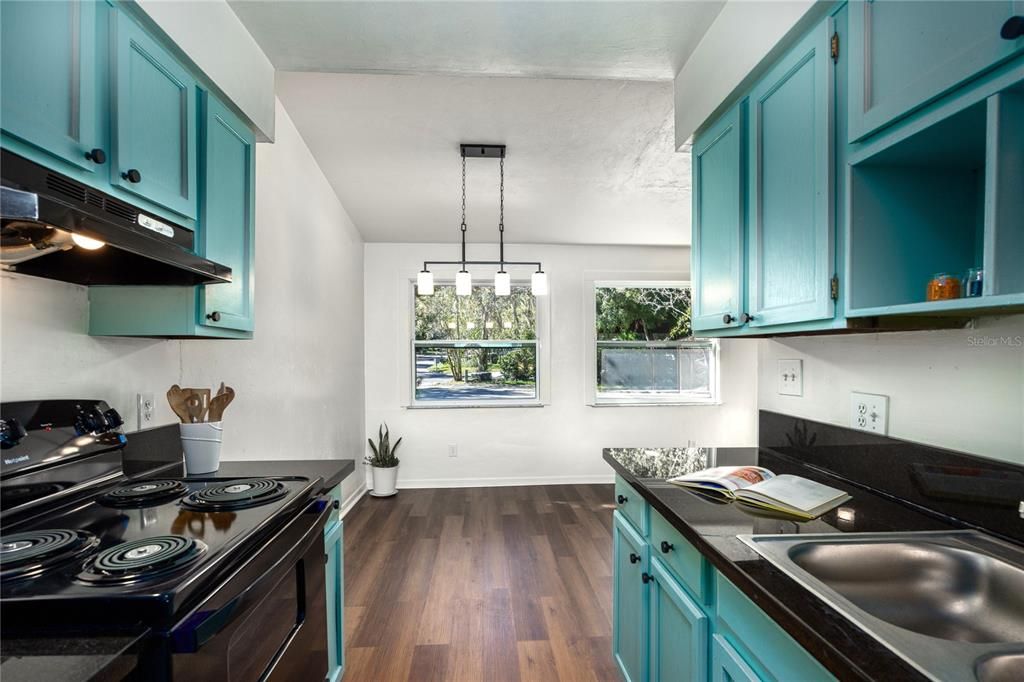 For Sale: $139,950 (2 beds, 1 baths, 788 Square Feet)