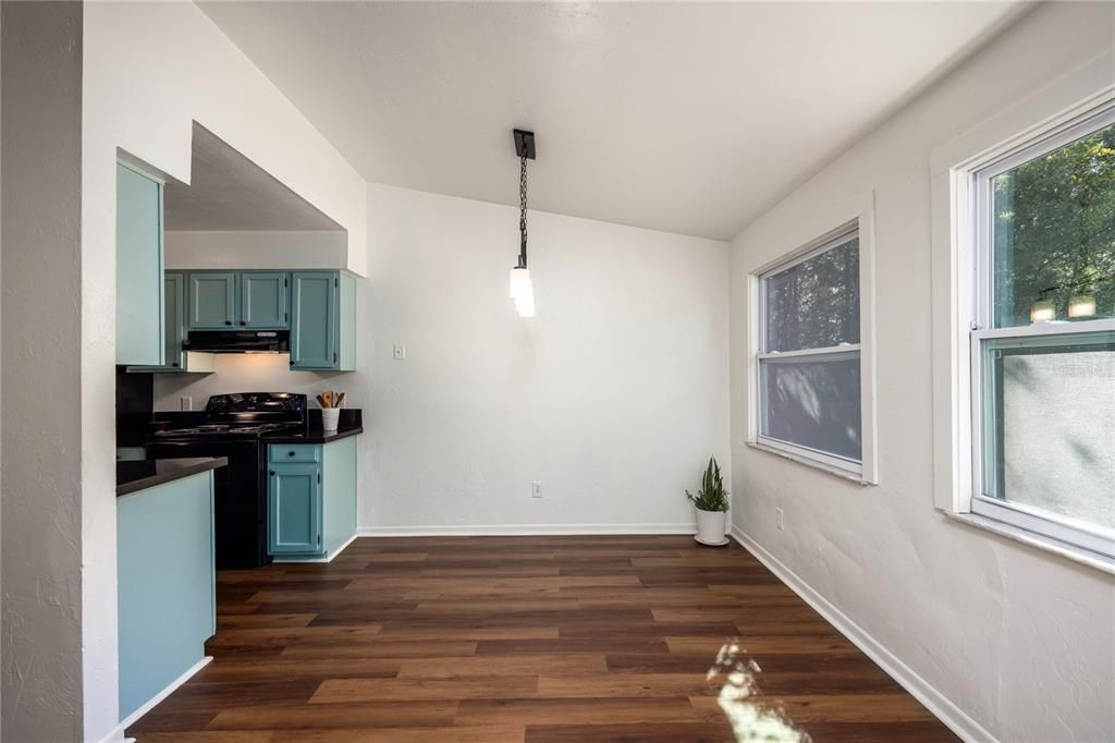 For Sale: $139,950 (2 beds, 1 baths, 788 Square Feet)