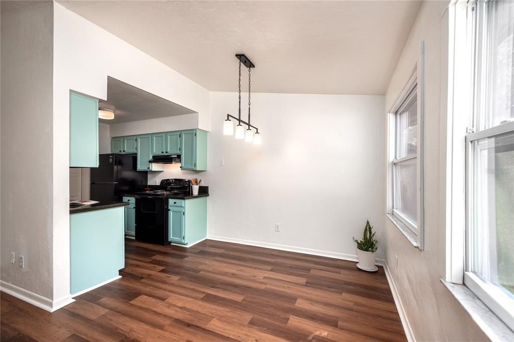 For Sale: $139,950 (2 beds, 1 baths, 788 Square Feet)