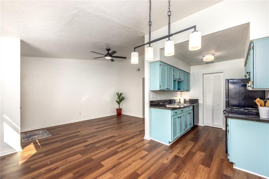 For Sale: $139,950 (2 beds, 1 baths, 788 Square Feet)