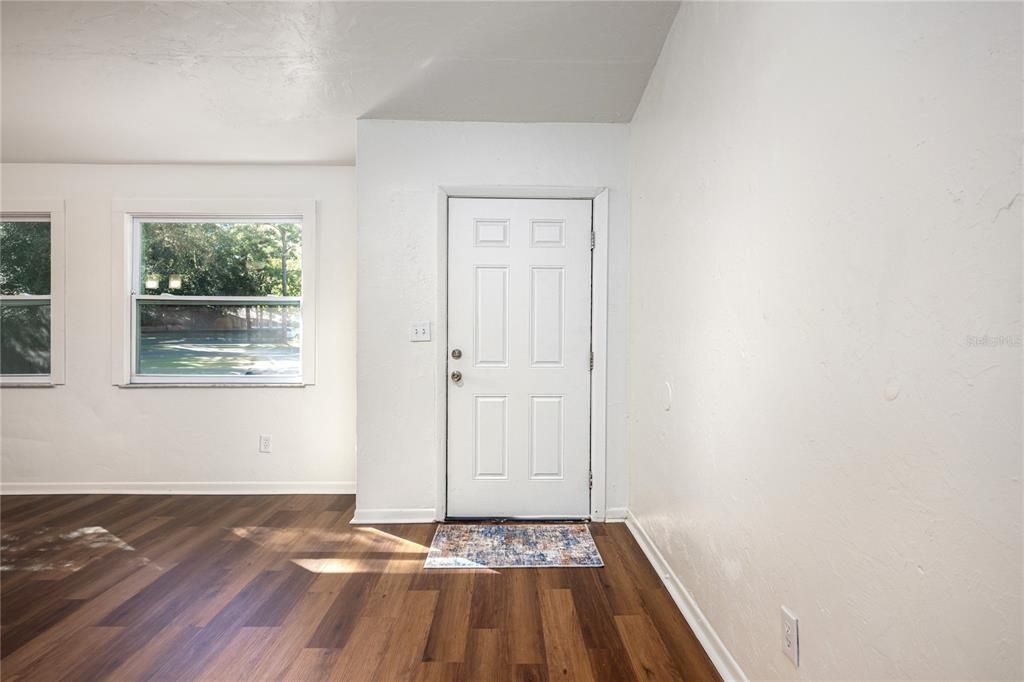 For Sale: $139,950 (2 beds, 1 baths, 788 Square Feet)