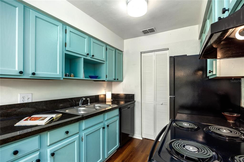 For Sale: $139,950 (2 beds, 1 baths, 788 Square Feet)