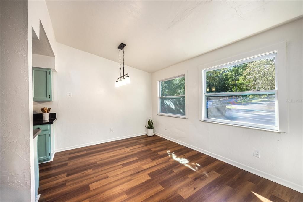 For Sale: $139,950 (2 beds, 1 baths, 788 Square Feet)