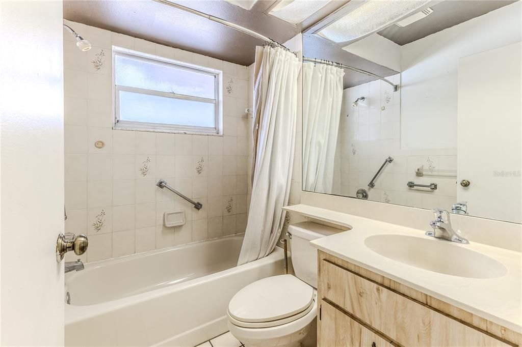 For Sale: $199,000 (2 beds, 1 baths, 1096 Square Feet)