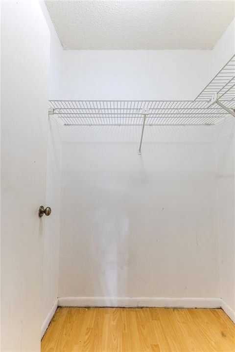 For Sale: $199,000 (2 beds, 1 baths, 1096 Square Feet)