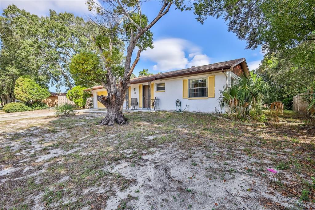 For Sale: $199,000 (2 beds, 1 baths, 1096 Square Feet)