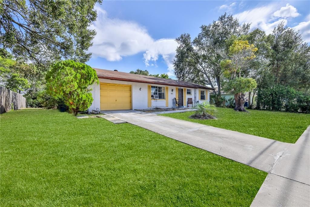 For Sale: $199,000 (2 beds, 1 baths, 1096 Square Feet)