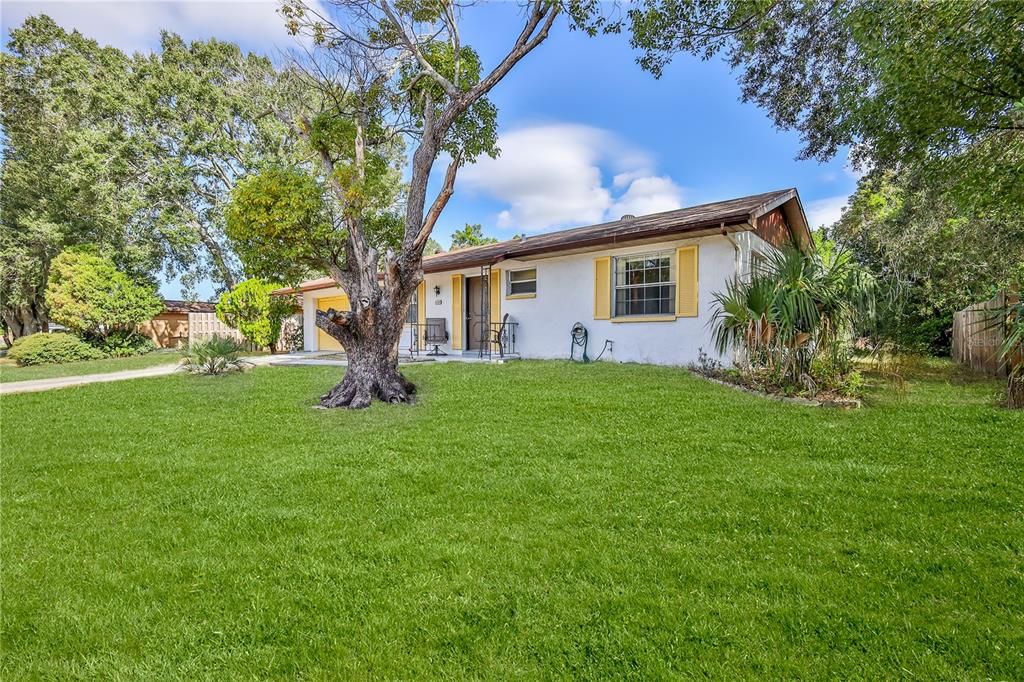 For Sale: $199,000 (2 beds, 1 baths, 1096 Square Feet)