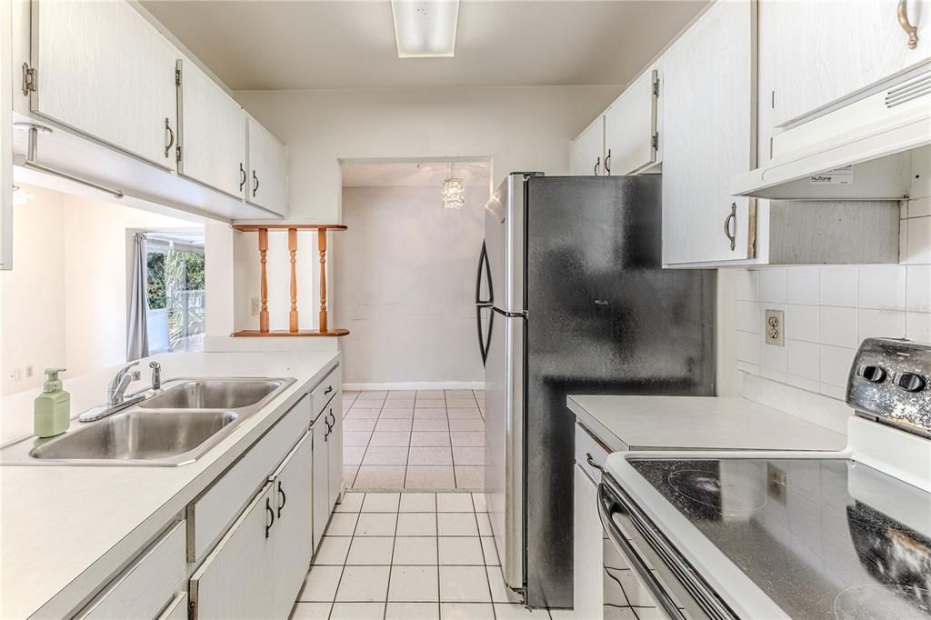 For Sale: $199,000 (2 beds, 1 baths, 1096 Square Feet)