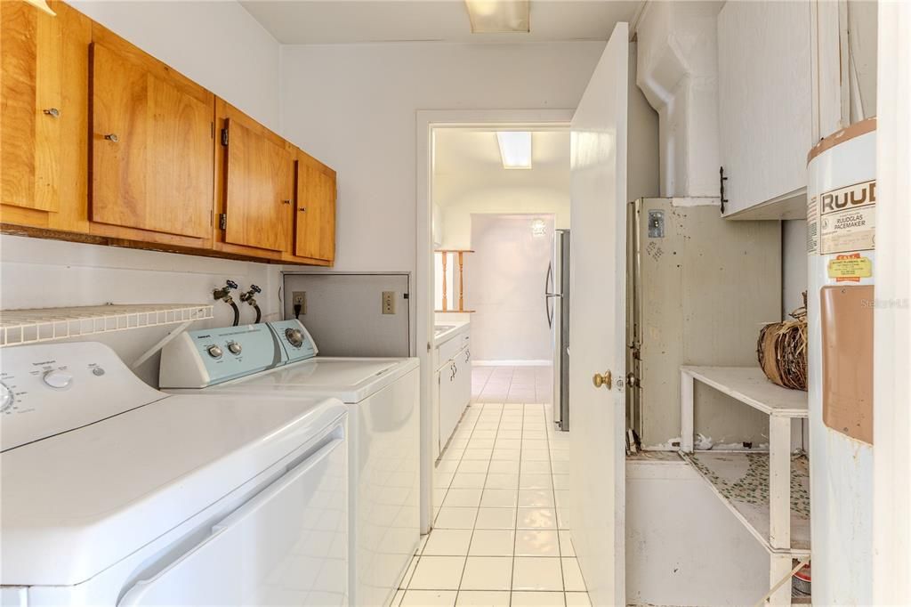 For Sale: $199,000 (2 beds, 1 baths, 1096 Square Feet)