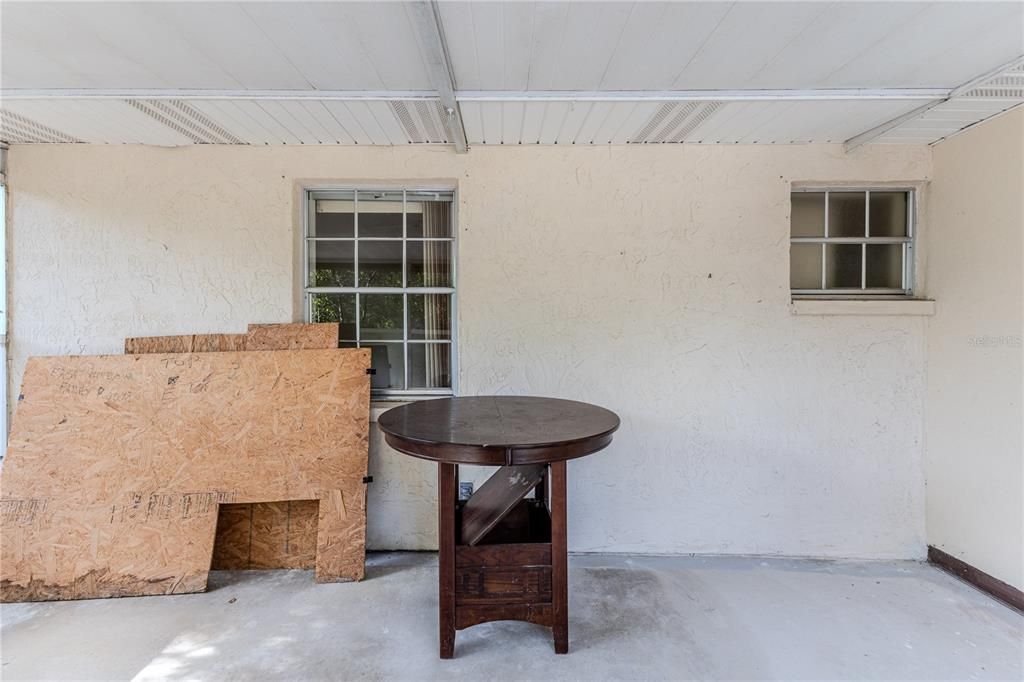 For Sale: $199,000 (2 beds, 1 baths, 1096 Square Feet)