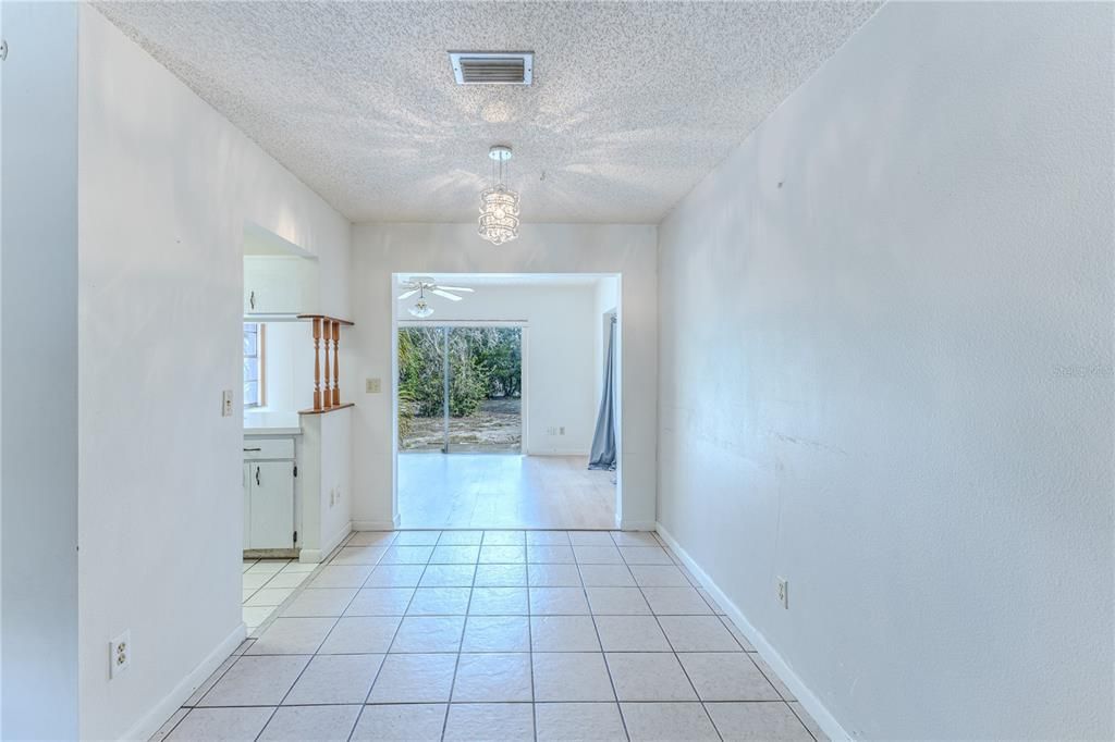 For Sale: $199,000 (2 beds, 1 baths, 1096 Square Feet)