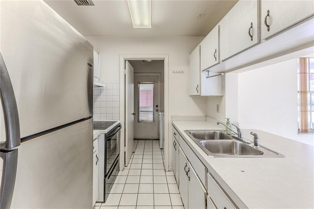 For Sale: $199,000 (2 beds, 1 baths, 1096 Square Feet)