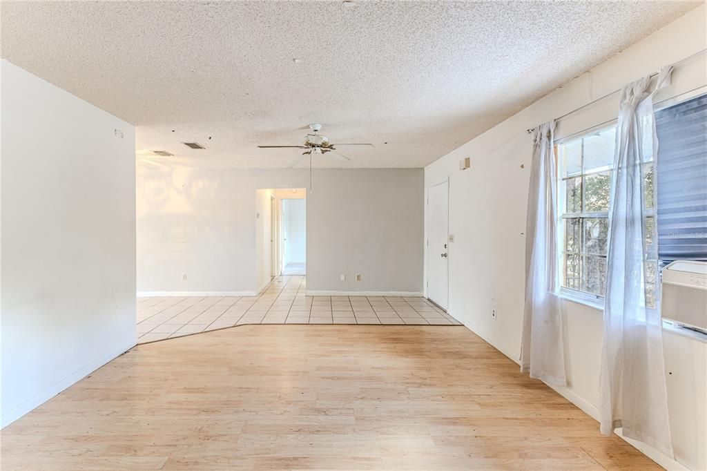 For Sale: $199,000 (2 beds, 1 baths, 1096 Square Feet)