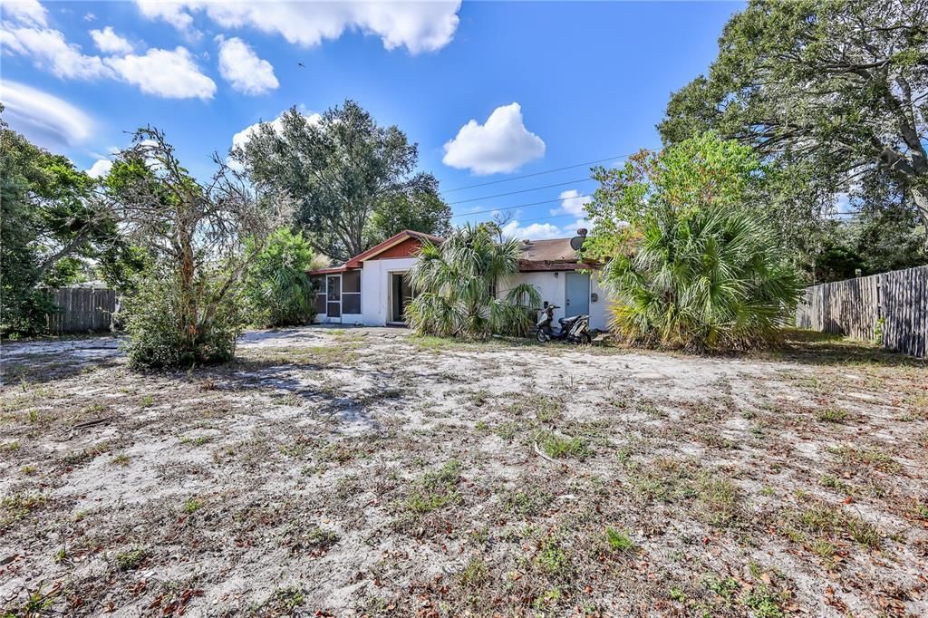 For Sale: $199,000 (2 beds, 1 baths, 1096 Square Feet)