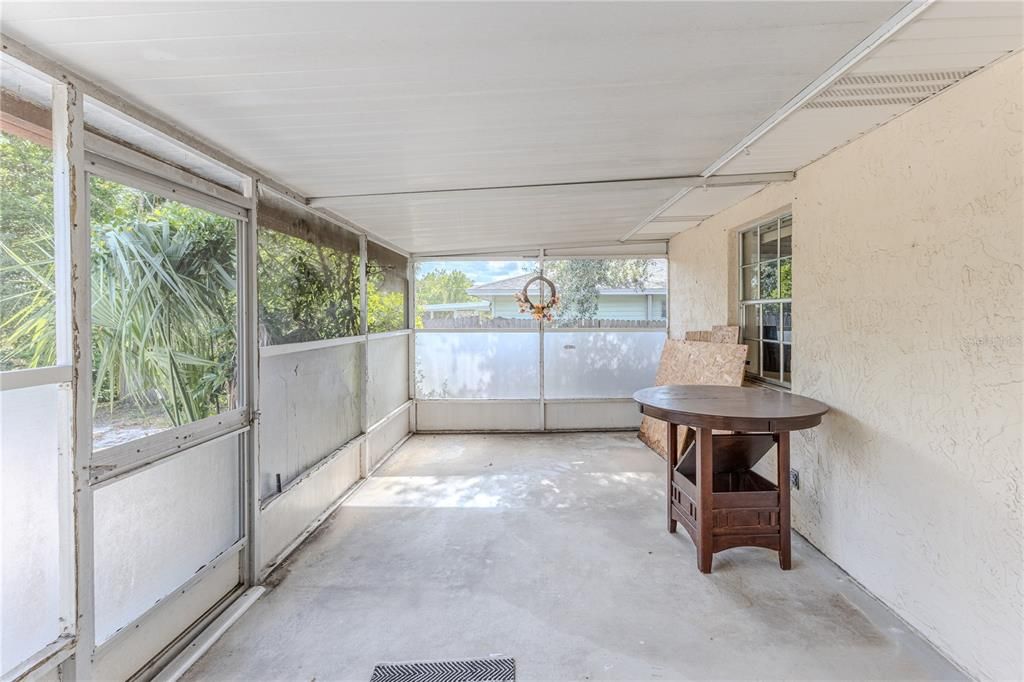 For Sale: $199,000 (2 beds, 1 baths, 1096 Square Feet)