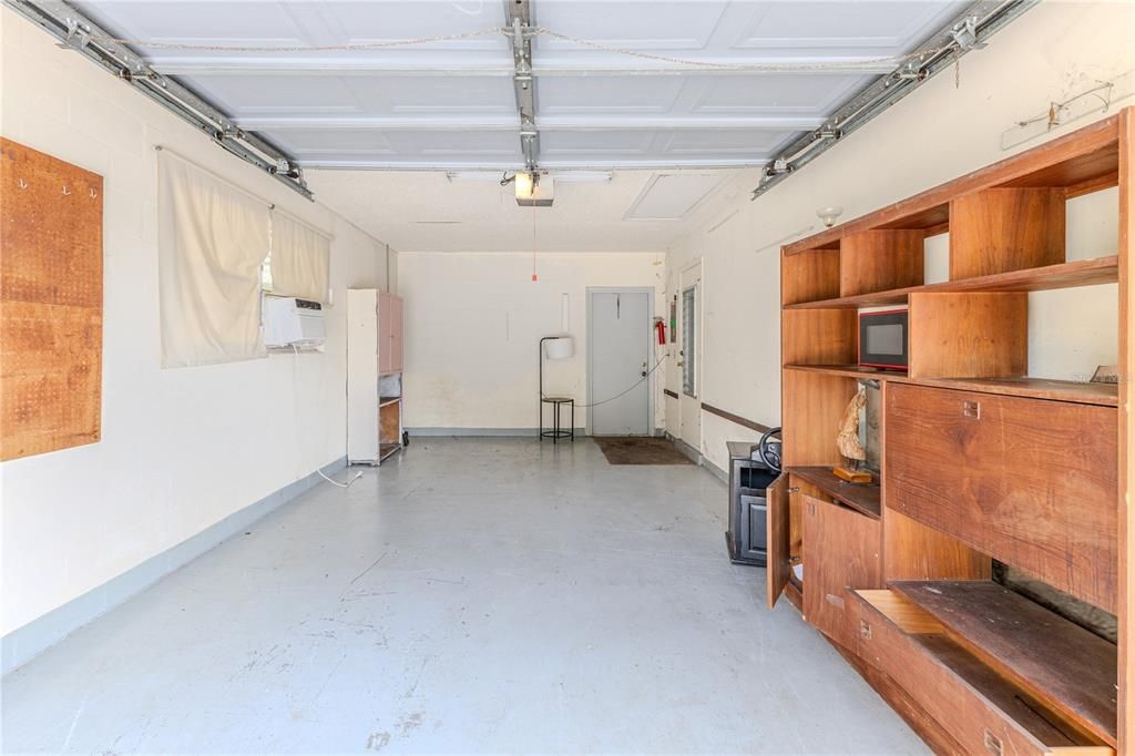 For Sale: $199,000 (2 beds, 1 baths, 1096 Square Feet)