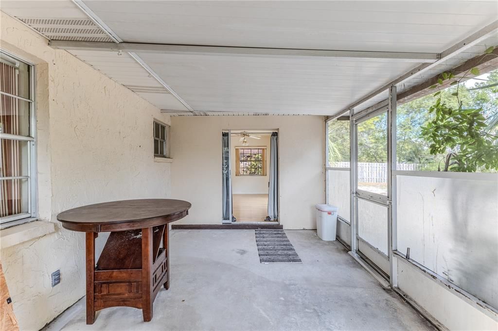 For Sale: $199,000 (2 beds, 1 baths, 1096 Square Feet)