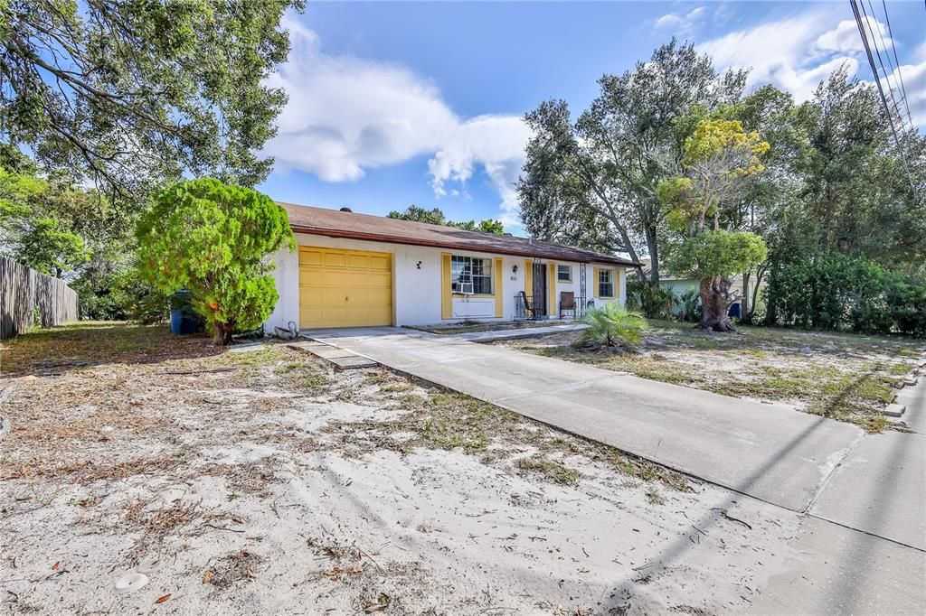 For Sale: $199,000 (2 beds, 1 baths, 1096 Square Feet)