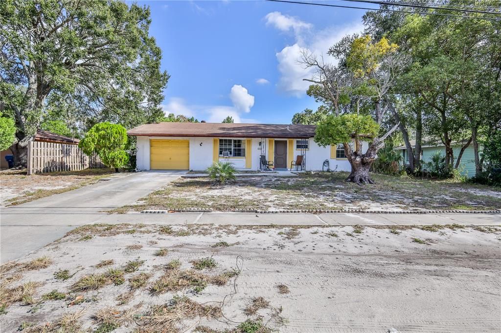 For Sale: $199,000 (2 beds, 1 baths, 1096 Square Feet)