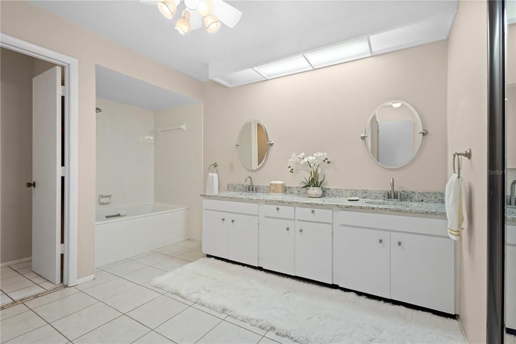 For Sale: $280,000 (2 beds, 2 baths, 1573 Square Feet)