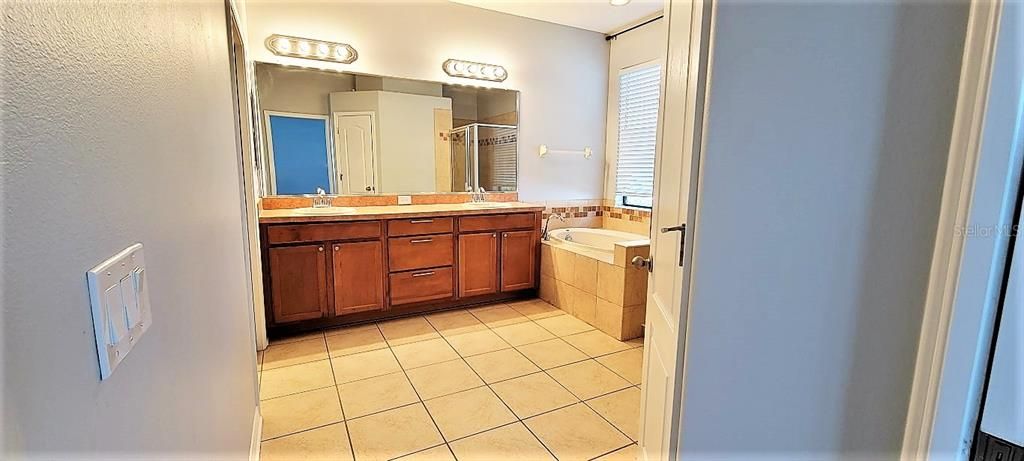 Active With Contract: $2,600 (3 beds, 2 baths, 2218 Square Feet)