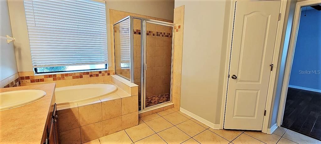 Active With Contract: $2,600 (3 beds, 2 baths, 2218 Square Feet)