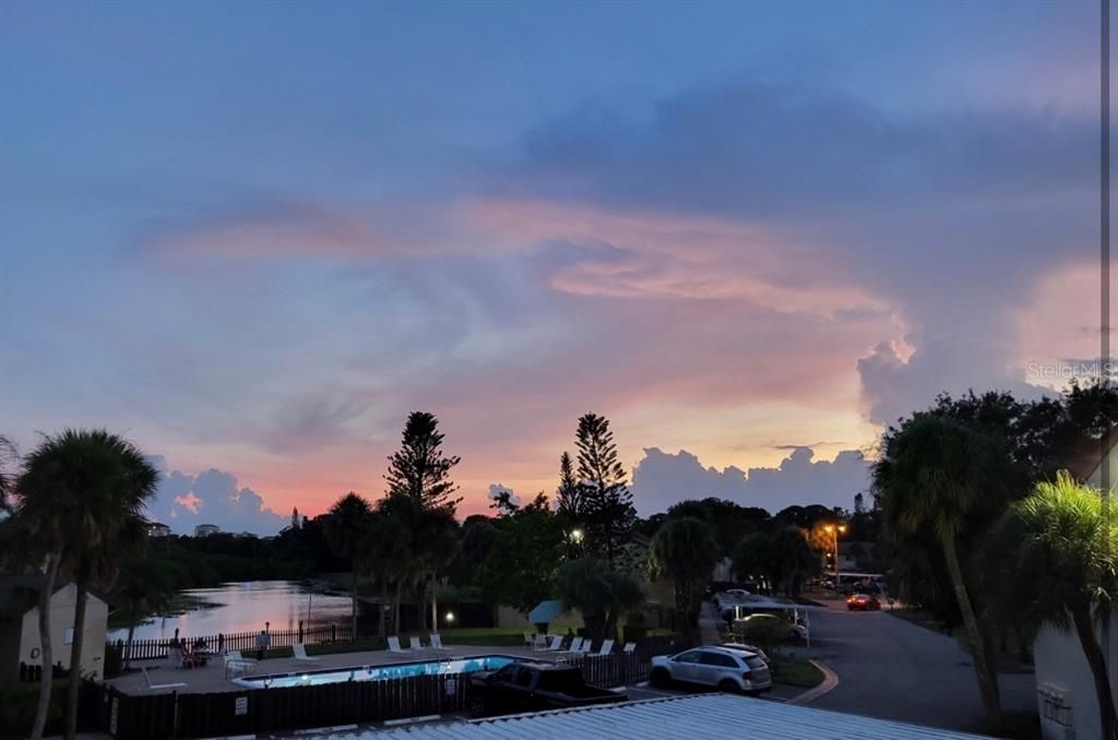 待售: $99,900 (1 贝兹, 1 浴室, 739 平方英尺)