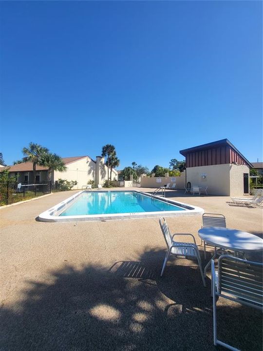 待售: $99,900 (1 贝兹, 1 浴室, 739 平方英尺)