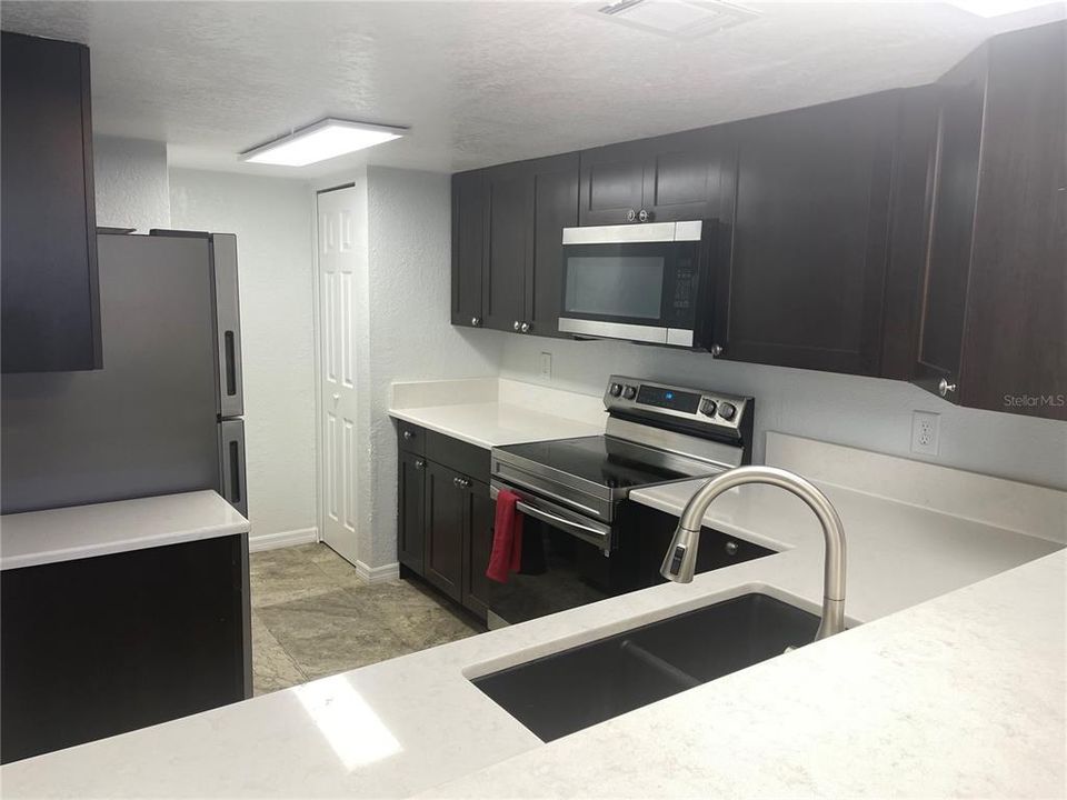 En Venta: $184,900 (2 camas, 2 baños, 912 Pies cuadrados)