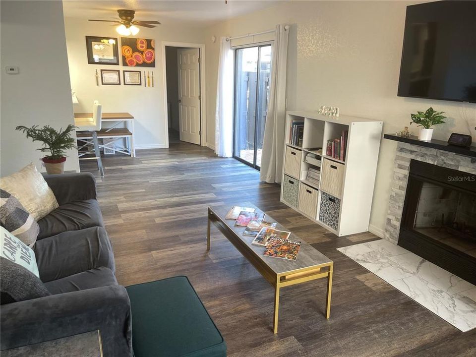 En Venta: $184,900 (2 camas, 2 baños, 912 Pies cuadrados)