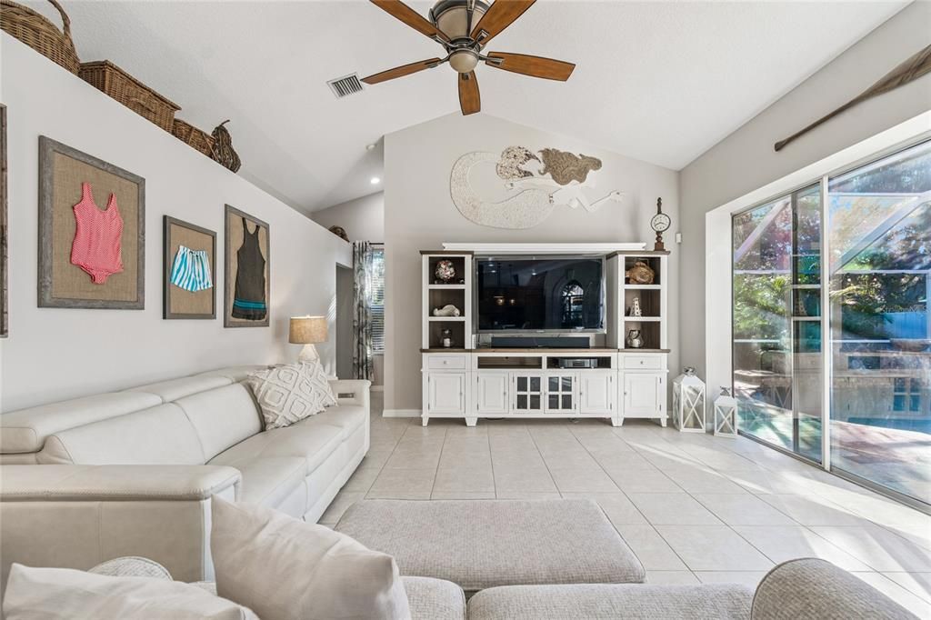 На продажу: $699,900 (5 спален, 4 ванн, 3024 Квадратных фут)