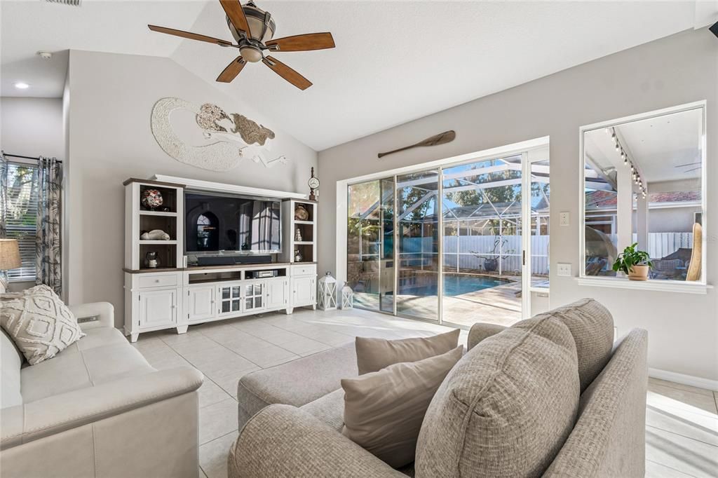 На продажу: $699,900 (5 спален, 4 ванн, 3024 Квадратных фут)