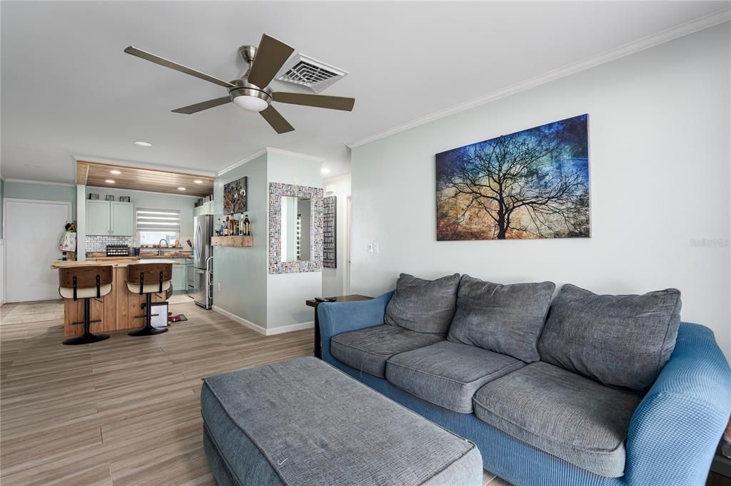 For Rent: $1,800 (2 beds, 1 baths, 759 Square Feet)