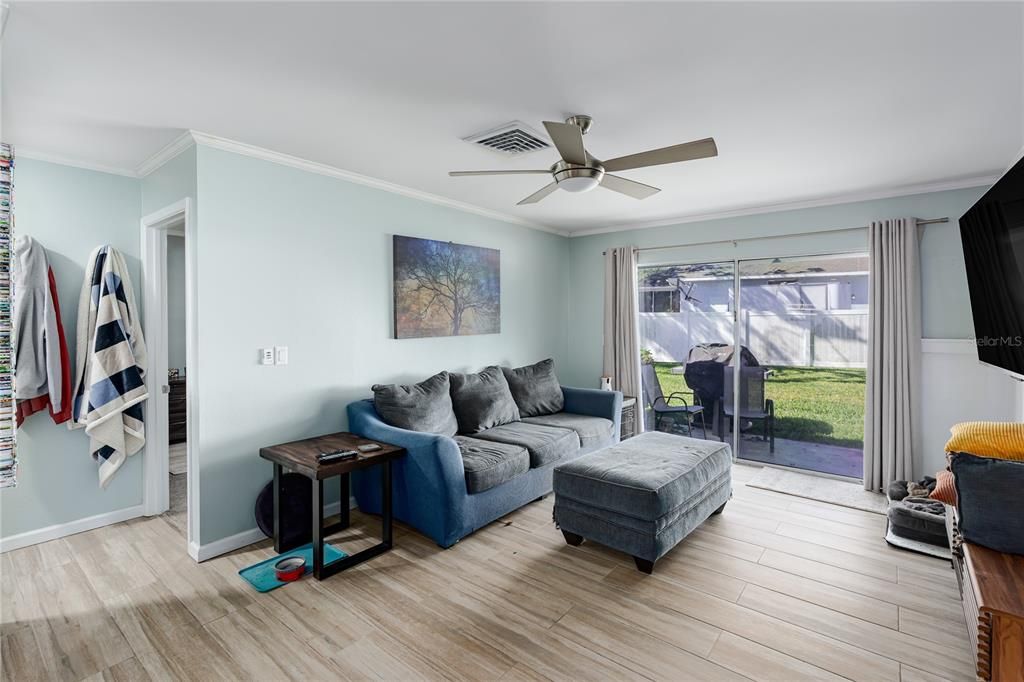 For Rent: $1,800 (2 beds, 1 baths, 759 Square Feet)