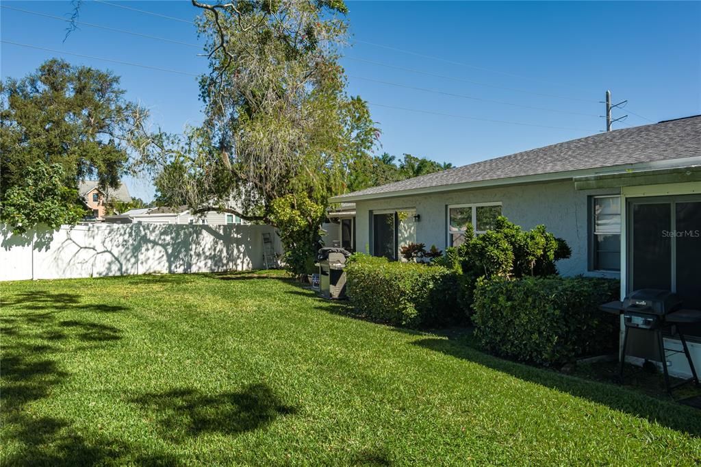 For Rent: $1,800 (2 beds, 1 baths, 759 Square Feet)