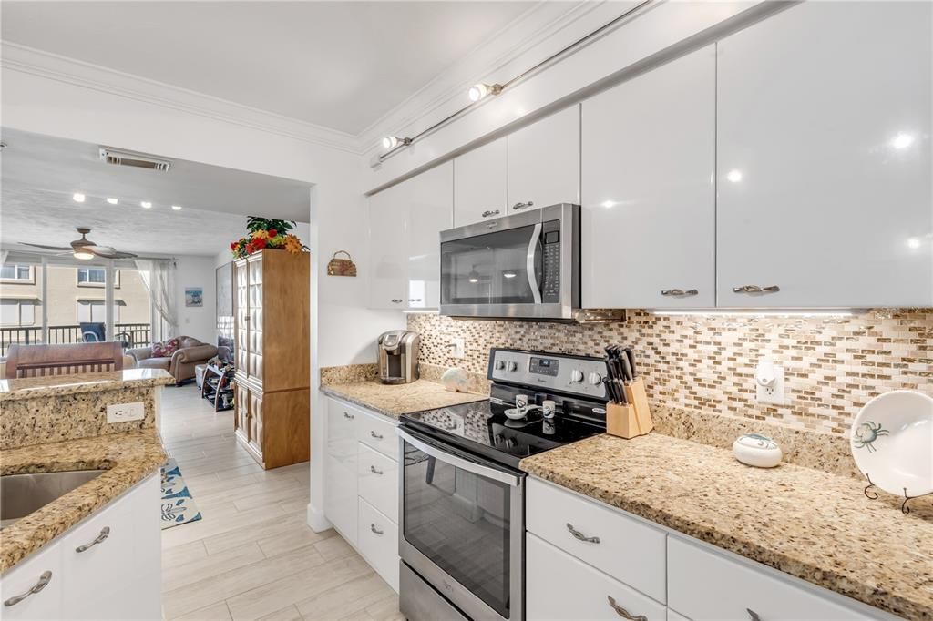 For Sale: $649,900 (3 beds, 3 baths, 2329 Square Feet)